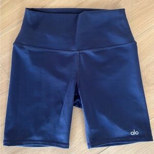 ALO Yoga 5” Airlift Dark Blue Bike Shorts